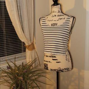 🌍🌏Black and white striped Garage crop top